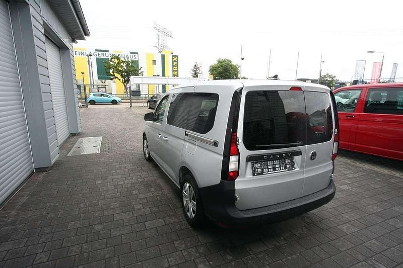 Gebraucht VW Caddy Basis 122 PS (89 kW) 2021 Reflexsilber metallic Van / Kleinbus