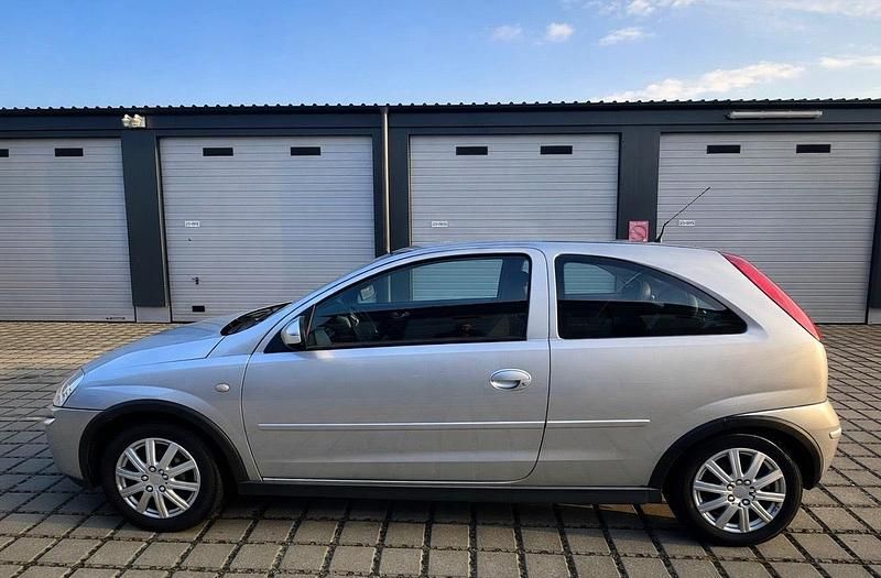 Usata Opel Corsa 60 CV (44 kW) 2006 Argento Utilitaria