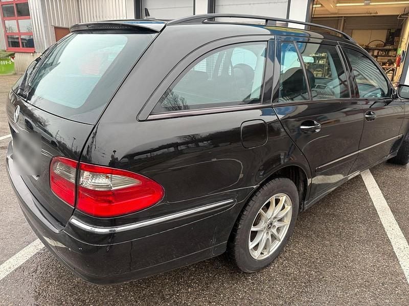 Gebraucht Mercedes E220 170 PS (125 kW) 2007 Schwarz Kombi