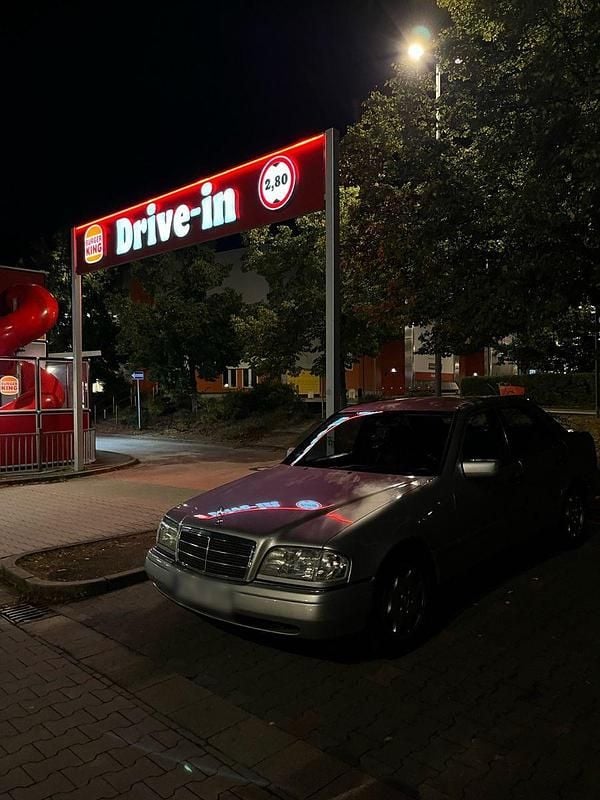 Gebraucht Mercedes C220 150 PS (110 kW) 1994 Silber Limousine