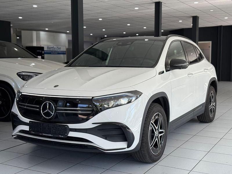 Weiß Gebraucht 2021 Mercedes EQA250 AMG line SUV | 29.990 € (Fairer Preis) - Bild 1/4