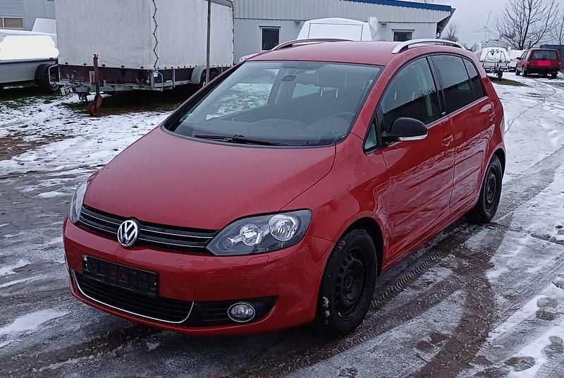 Rot Gebraucht 2011 VW Golf Style Kombi | 6.900 € (Etwas zu teuer) - Bild 1/4