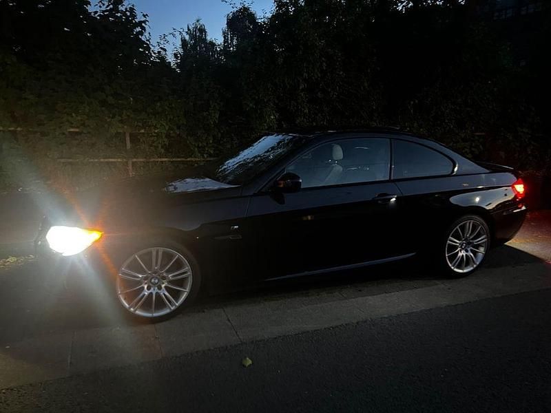 Gebraucht BMW 320 M Sport 184 PS (135 kW) 2011 Schwarz Coupé