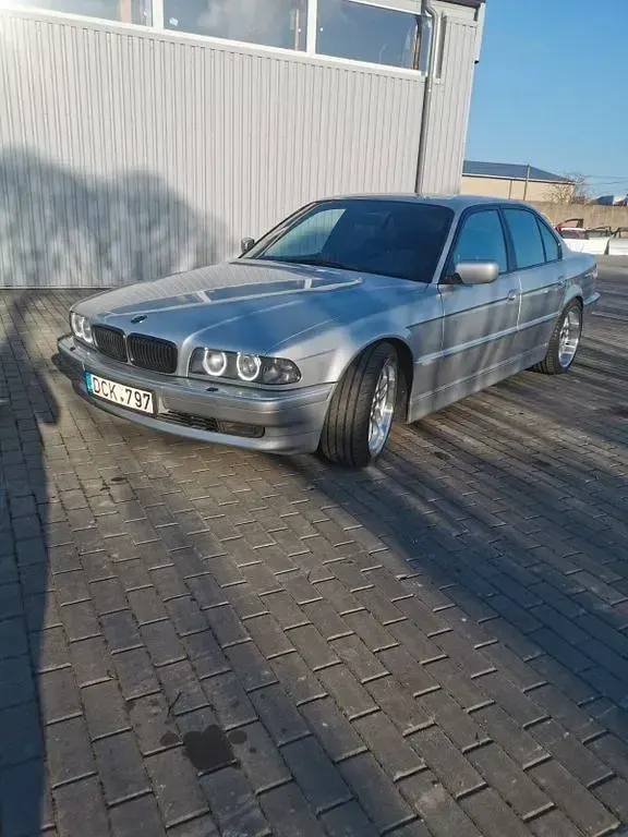 Second-hand BMW 740 286 CP (210 kW) 1995 Argintiu Berlinǎ