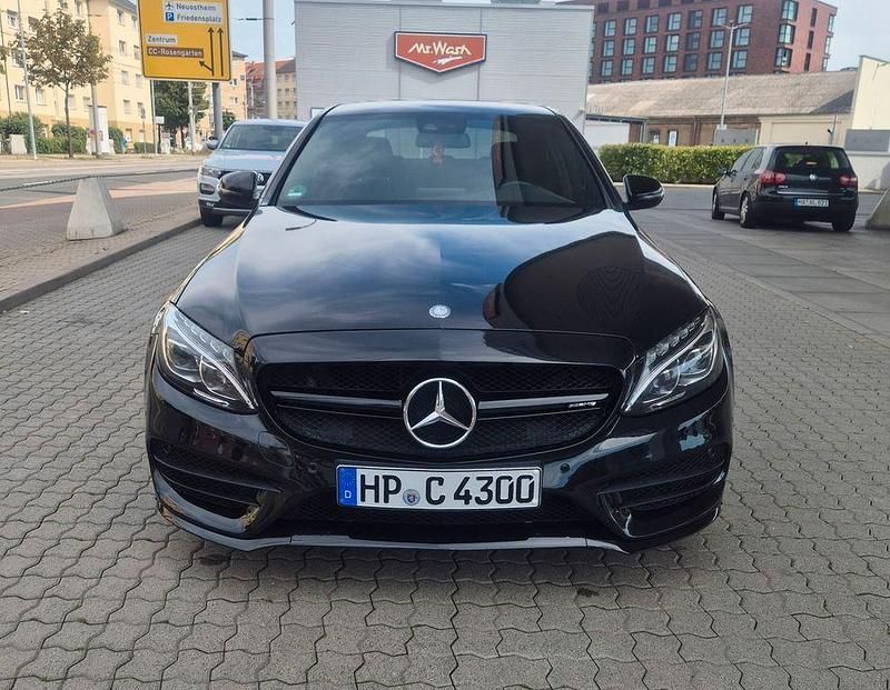 Schwarz Gebraucht 2017 Mercedes C400 AMG line Limousine | 24.200 € (Fairer Preis) - Bild 1/4