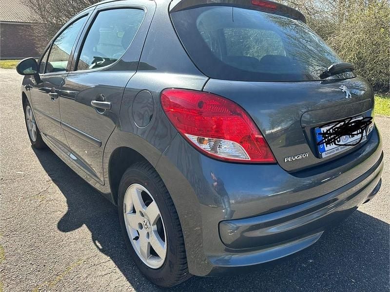 Gebraucht Peugeot 207 Forever 73 PS (53 kW) 2012 Grau Limousine