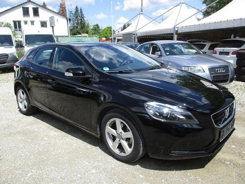 Schwarz Gebraucht 2013 Volvo V40 You! Kombi | 8.990 € (Guter Preis) - Bild 1/4