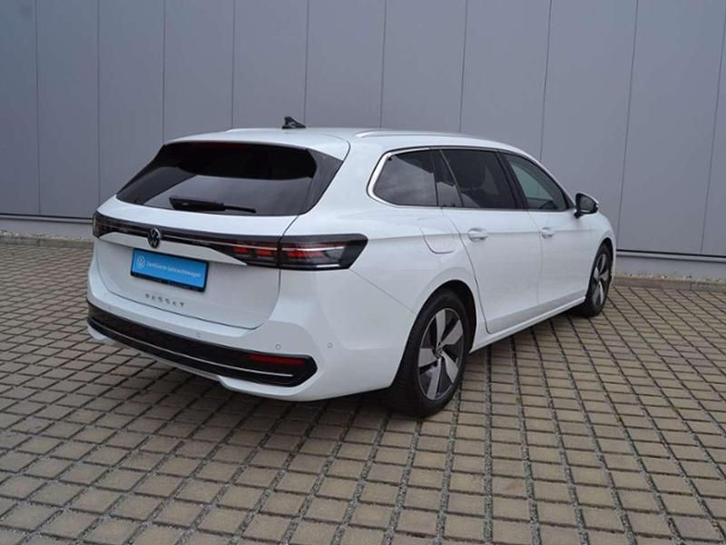 Gebraucht VW Passat IQ Drive 150 PS (110 kW) 2024 Weiß (pure white) Kombi