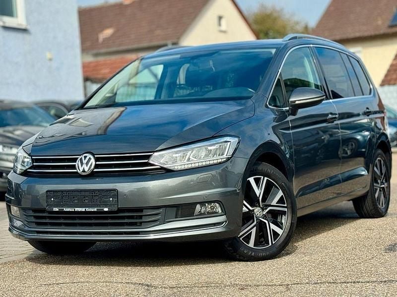 Grau Gebraucht 2019 VW Touran Highline Van / Kleinbus | 21.490 € (Fairer Preis) - Bild 1/4
