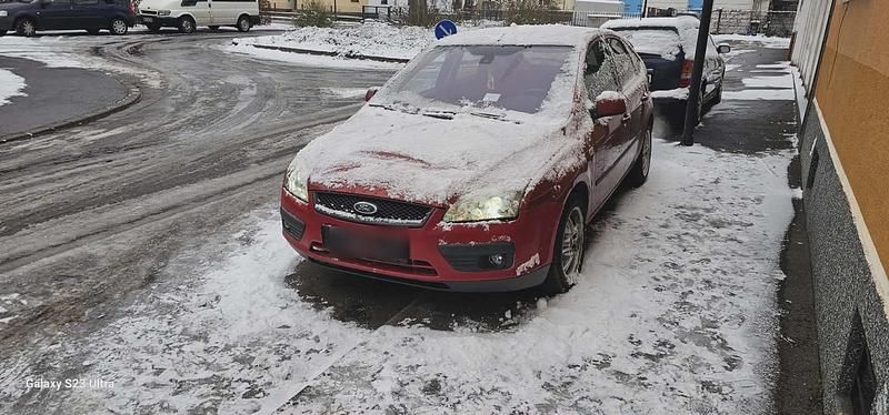 Braun Gebraucht 2006 Ford Focus Limousine | 620 € (Superpreis) - Bild 1/4