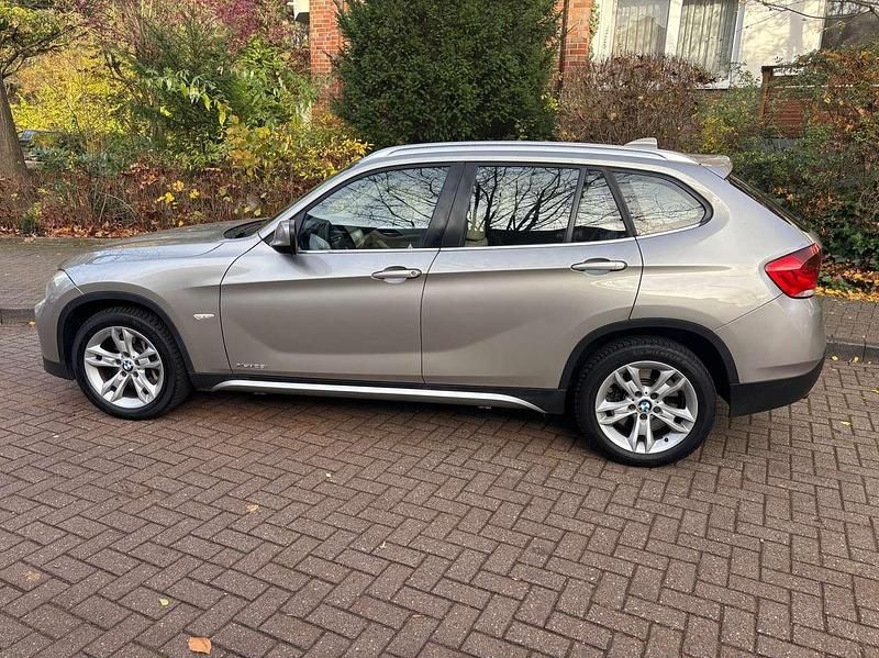 Kaschmirsilber metallic Gebraucht 2010 BMW X1 SUV | 8.999 € - Bild 1/4