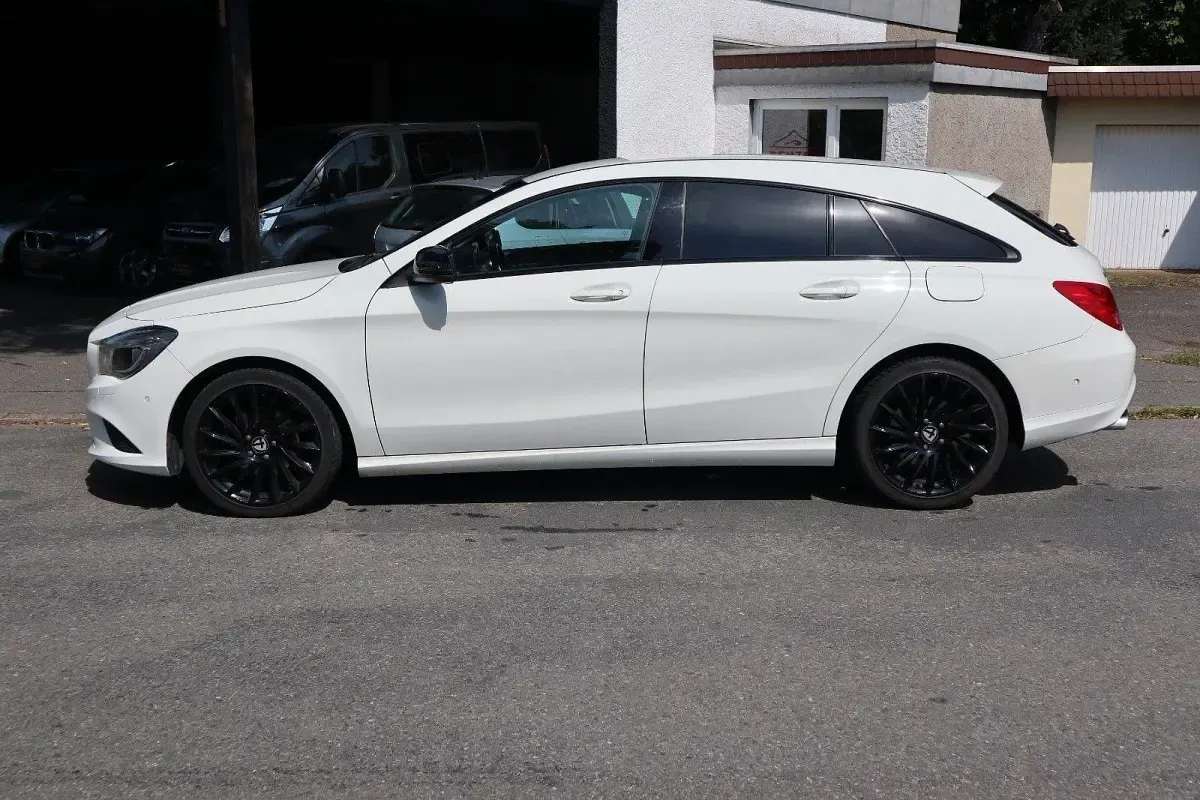 Gebraucht Mercedes CLA220 177 PS (130 kW) 2015 Weiß Coupé