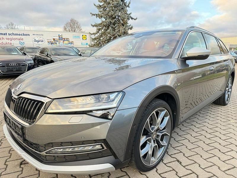 Grau Gebraucht 2022 Skoda Superb Scout 4x4 Limousine | 21.990 € (Fairer Preis) - Bild 1/4