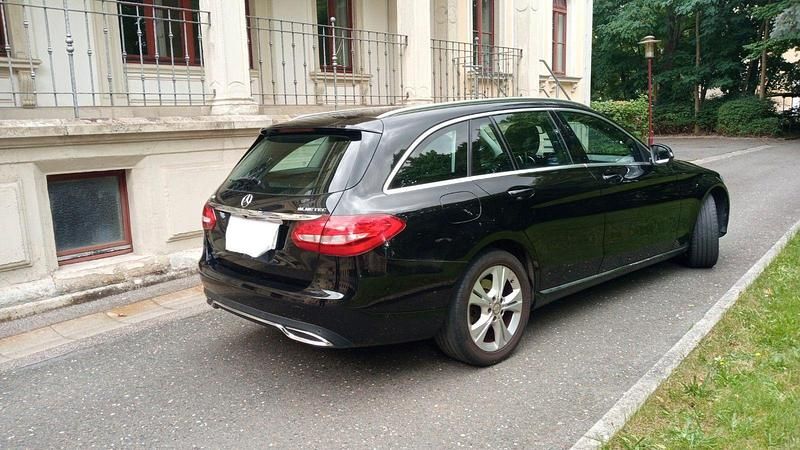 Schwarz Gebraucht 2015 Mercedes C200 Kombi | 15.950 € (Guter Preis) - Bild 1/4