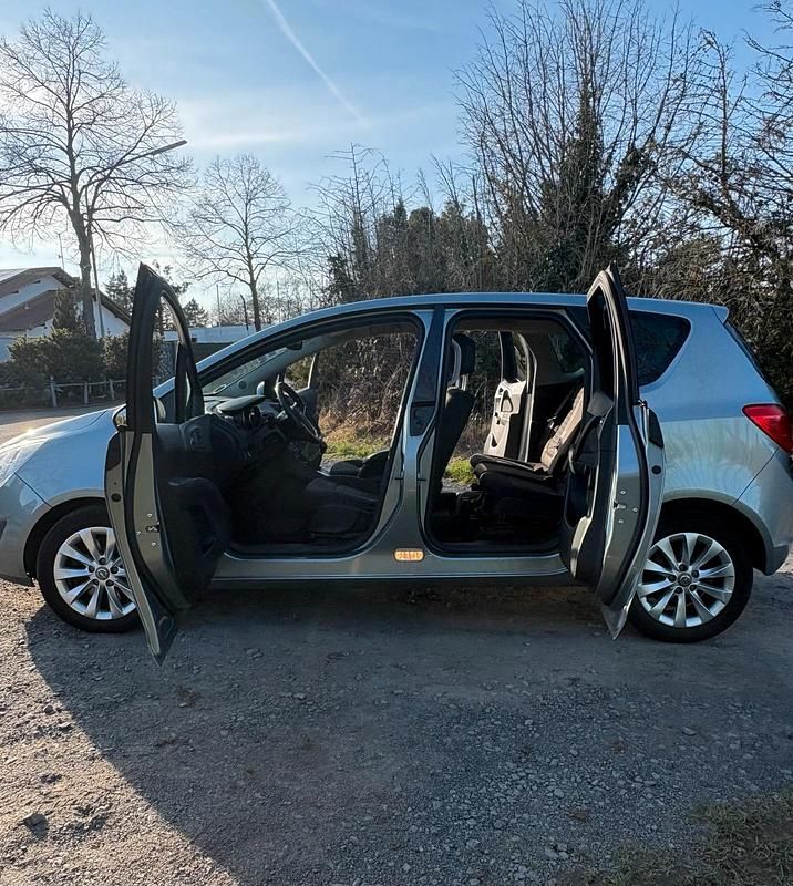 Gebraucht Opel Meriva Active 120 PS (88 kW) 2013 Silber Van / Kleinbus