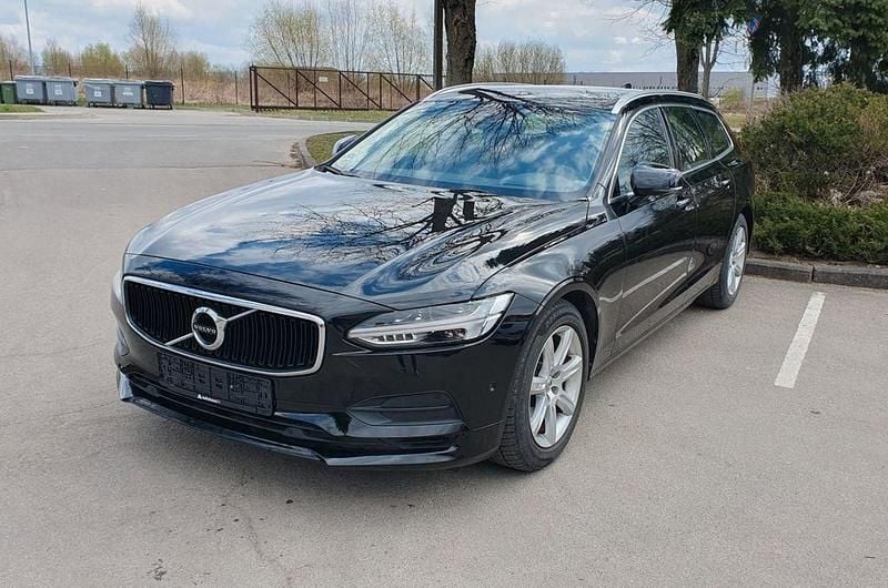 Gebraucht Volvo V90 Momentum 190 PS (139 kW) 2018 Schwarz Kombi