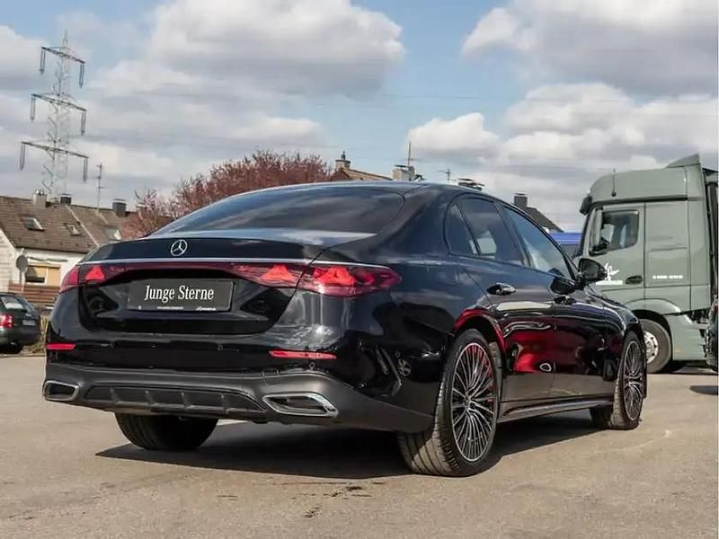 Gebraucht Mercedes E200 AMG 204 PS (150 kW) 2024 Schwarz obsidianschwarz metallic Limousine