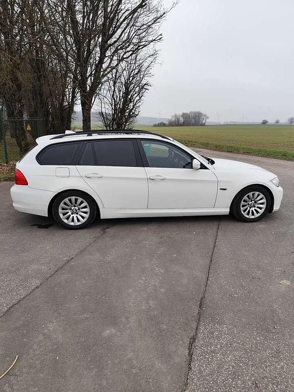 Gebraucht BMW 318 143 PS (105 kW) 2009 Weiß Kombi