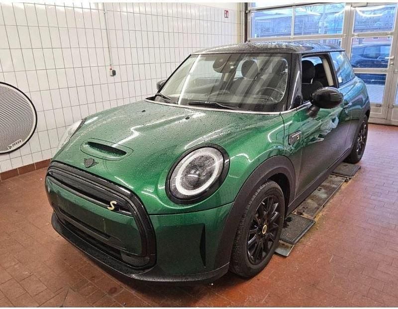 Grün Gebraucht 2023 Mini Cooper SE Classic Kleinwagen | 15.890 € (Superpreis) - Bild 1/4