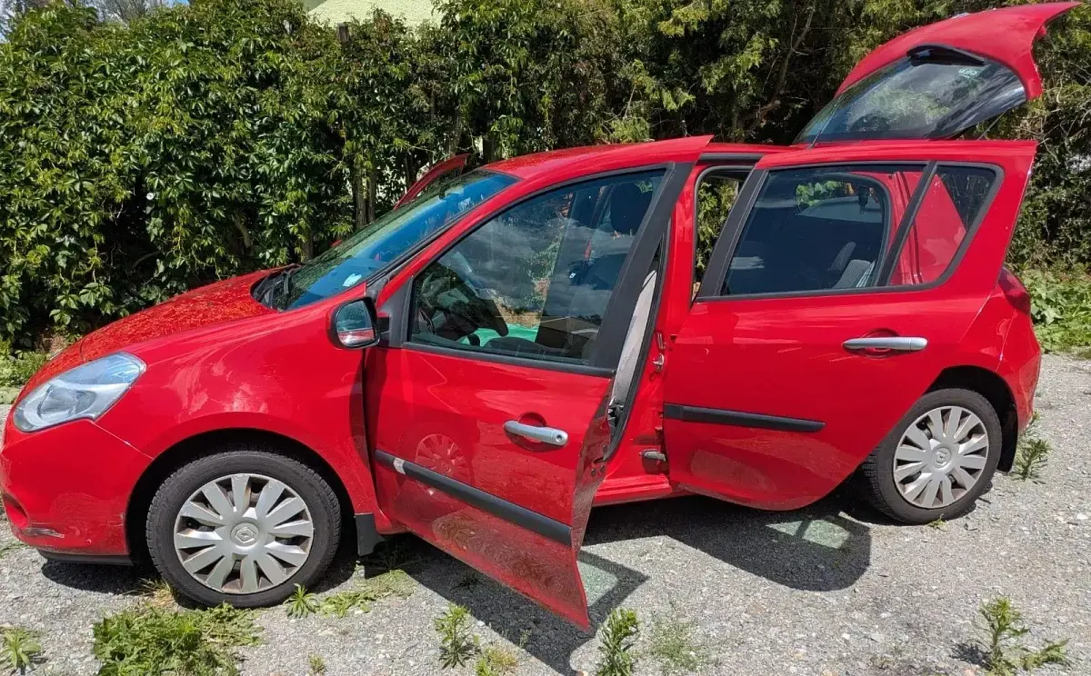 Gebraucht Renault Clio Expression 75 PS (55 kW) 2011 Rot Kleinwagen