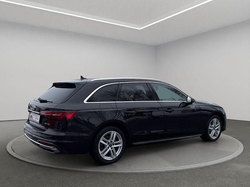 Używany Audi A4 Ambiente 204 KM (150 kW) 2022 Czarny Kombi