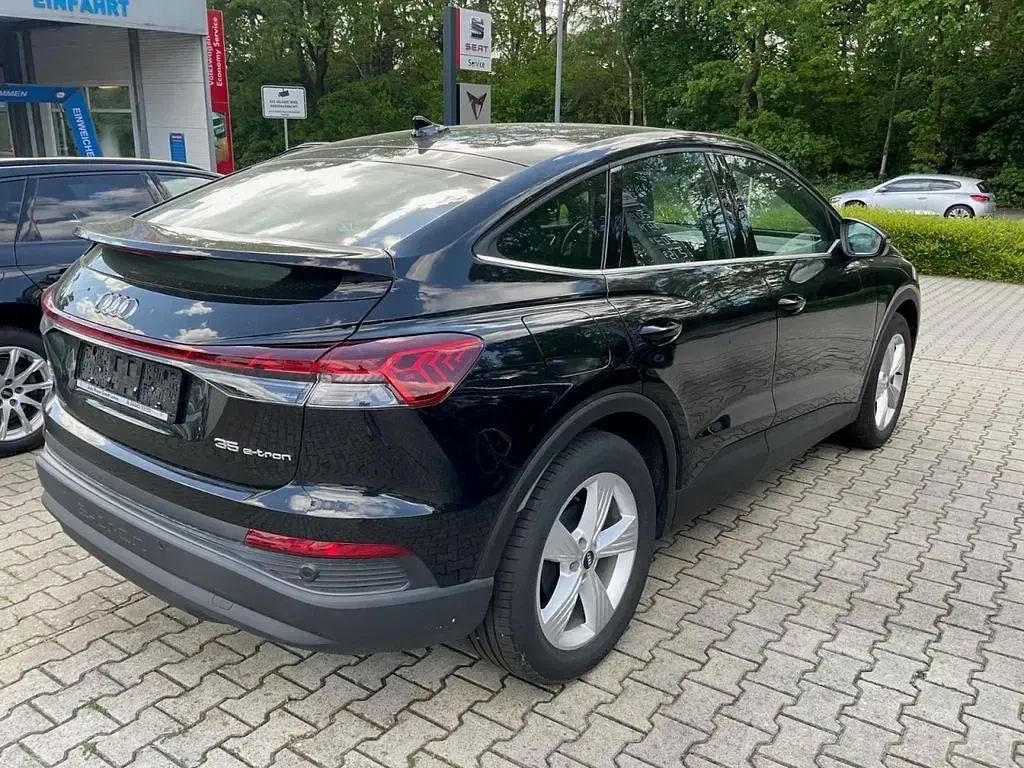 Gebraucht Audi Q4 Sportback e-tron Basis 125 kW (170 PS) 2022 Schwarz SUV
