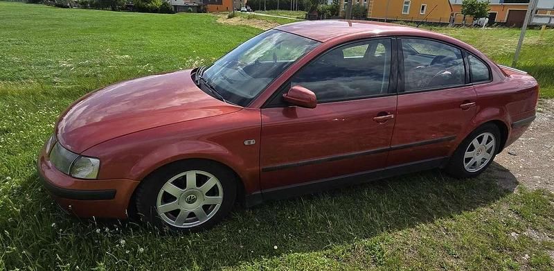Rot Gebraucht 1997 VW Passat Limousine | 1.500 € (Guter Preis) - Bild 1/4