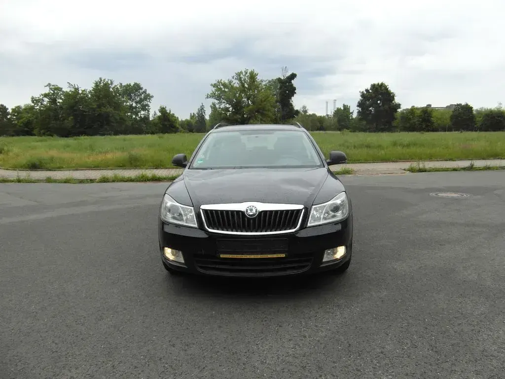 Gebraucht Skoda Octavia Fun 105 PS (77 kW) 2012 Schwarz Kombi