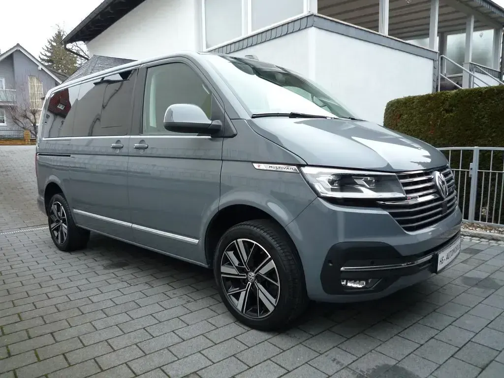 Gebraucht VW Multivan Generation Six 204 PS (150 kW) 2023 Grau Van / Kleinbus