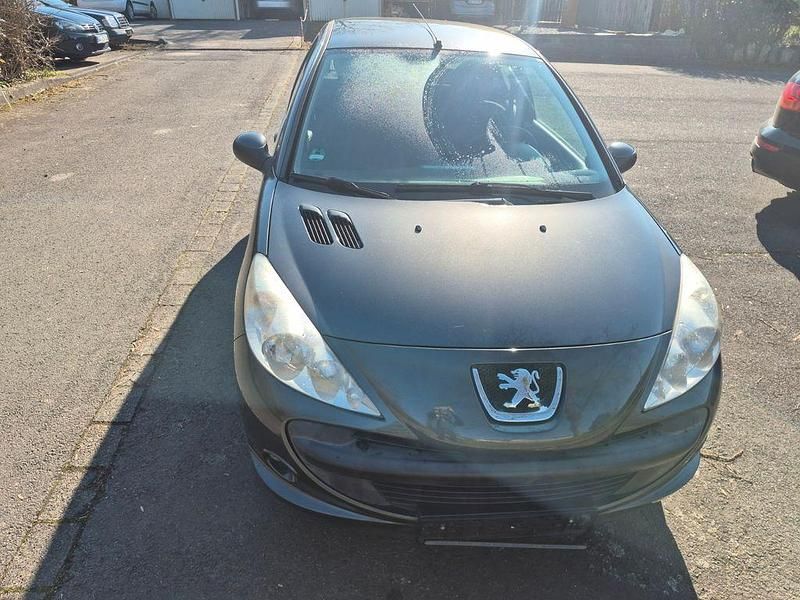 Gebraucht Peugeot 206+ Basis 73 PS (53 kW) 2011 Grau Kleinwagen