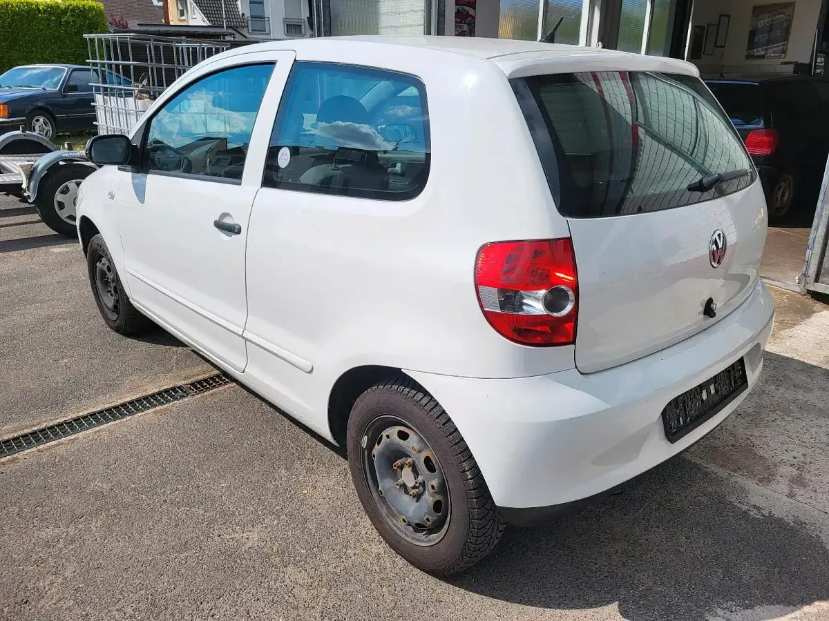 Gebraucht VW Fox 54 PS (39 kW) 2008 Weiß Kleinwagen
