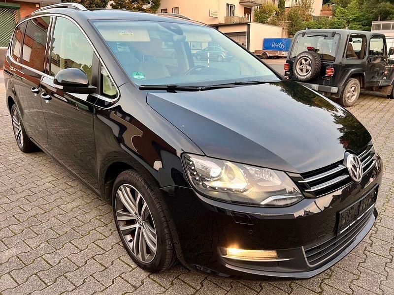 Schwarz Gebraucht 2015 VW Sharan Highline Van / Kleinbus | 12.999 € (Superpreis) - Bild 1/4