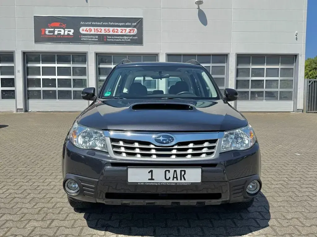 Käytetty Subaru Forester Exclusive+ 147 HP (108 kW) 2011 Harmaa Katumaasturi