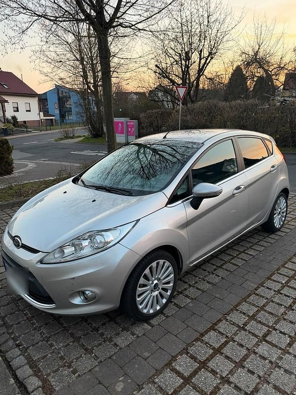 Gebraucht Ford Fiesta 2010 Silber Kleinwagen