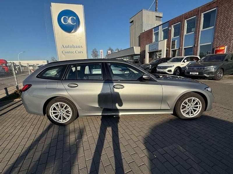 Gebraucht BMW 320 190 PS (139 kW) 2023 Skyscraper grau Kombi