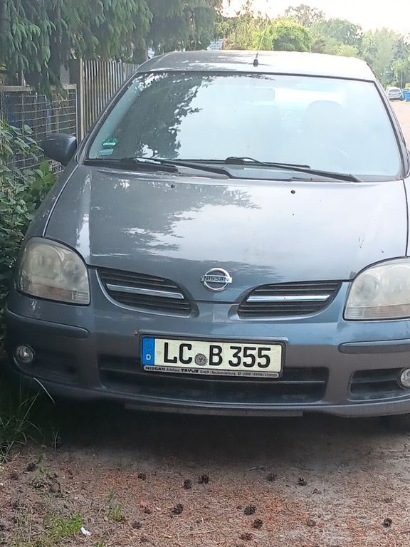 Grau Gebraucht 2005 Nissan Almera Tino Tekna Van / Kleinbus | 2.200 € (Etwas zu teuer) - Bild 1/4