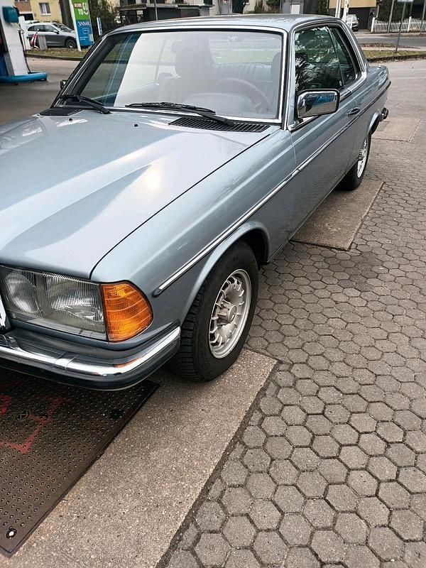 Gebraucht Mercedes 280 185 PS (136 kW) 1984 Blau Coupé