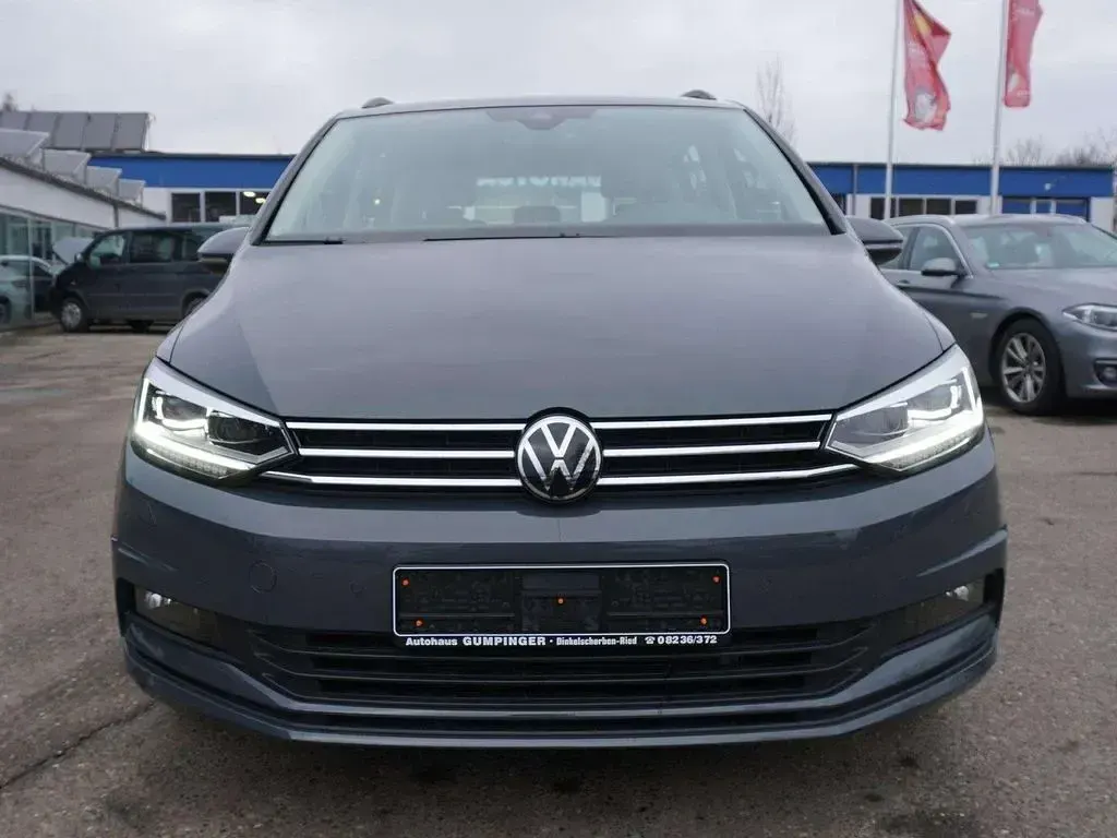 Gebraucht VW Touran Comfortline 122 PS (89 kW) 2024 Delfingrau metallic Van / Kleinbus
