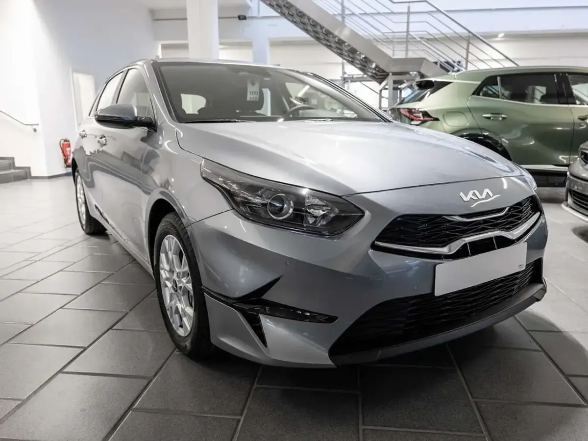 Gebraucht Kia Ceed 101 PS (74 kW) 2026 Grau Kleinwagen