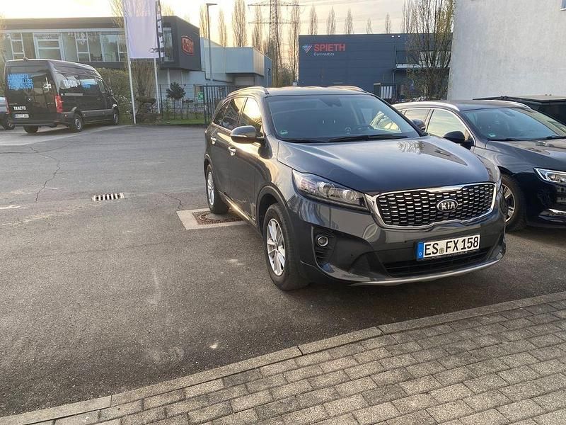 Grau Gebraucht 2019 Kia Sorento Vision SUV | 21.000 € (Superpreis) - Bild 1/4