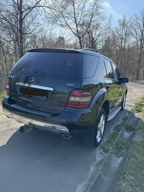 Gebraucht Mercedes ML320 224 PS (164 kW) 2006 Schwarz SUV