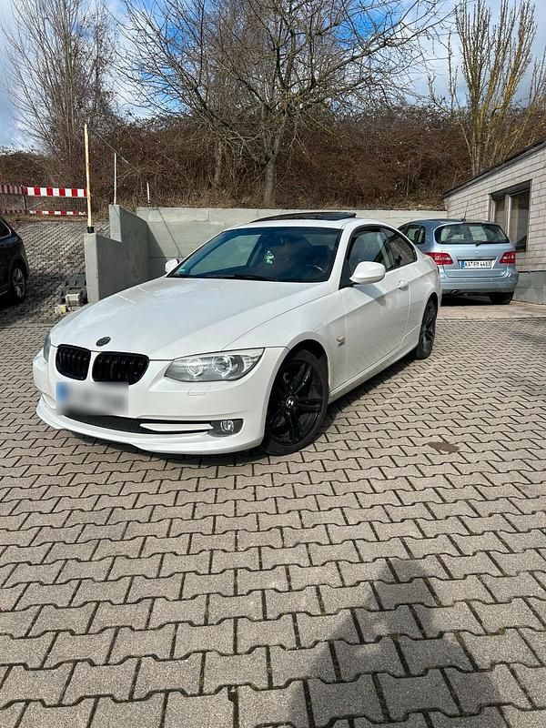 Gebraucht BMW 330 245 PS (180 kW) 2012 Weiß Coupé