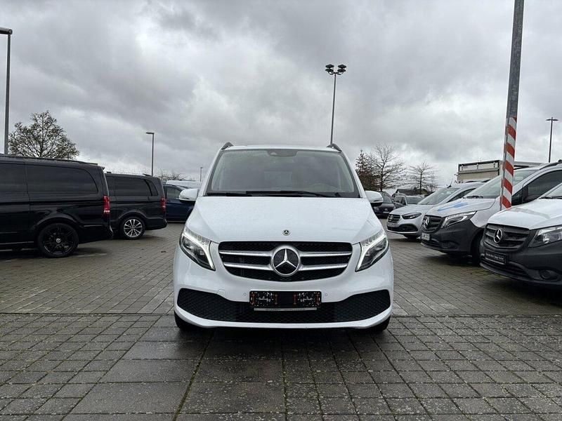 Gebraucht Mercedes V220 163 PS (119 kW) 2022 Arktikweiß Van / Kleinbus