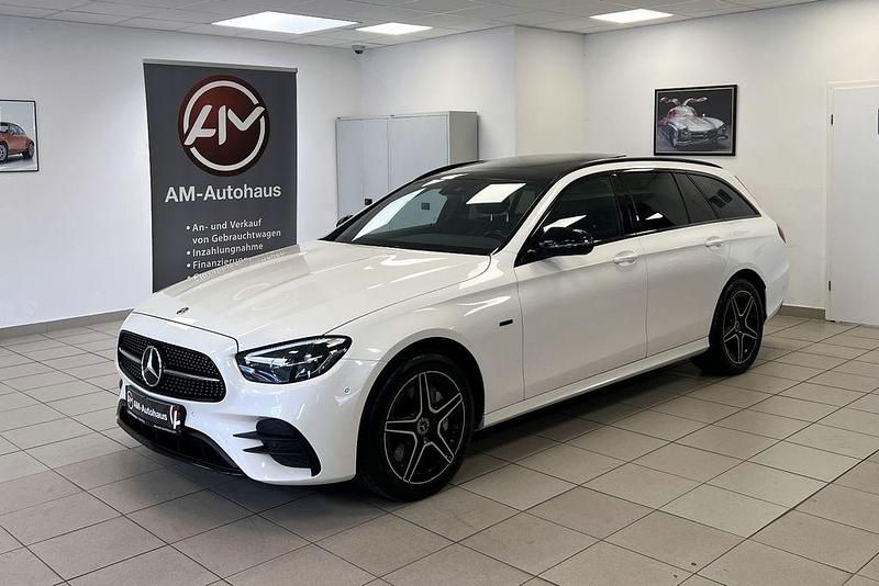Weiß Gebraucht 2021 Mercedes E300 AMG Limousine | 30.999 € (Guter Preis) - Bild 1/4