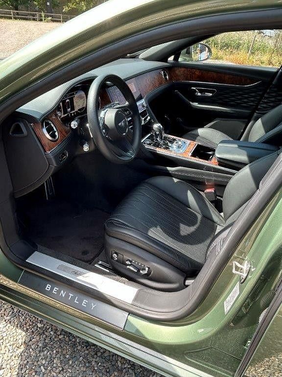 Gebraucht Bentley Flying Spur Mulliner 544 PS (400 kW) 2022 Grün Limousine
