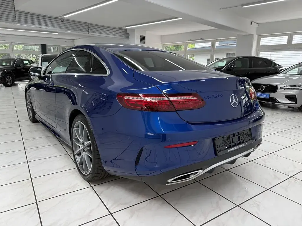 Gebraucht Mercedes E220 AMG line 194 PS (142 kW) 2021 Blau Coupé