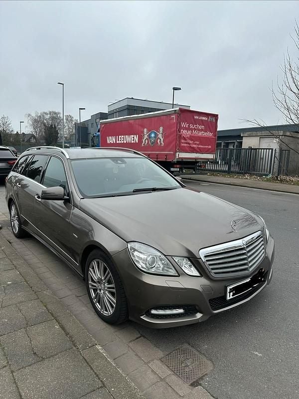 Gebraucht Mercedes E350 265 PS (194 kW) 2011 Grau Kombi