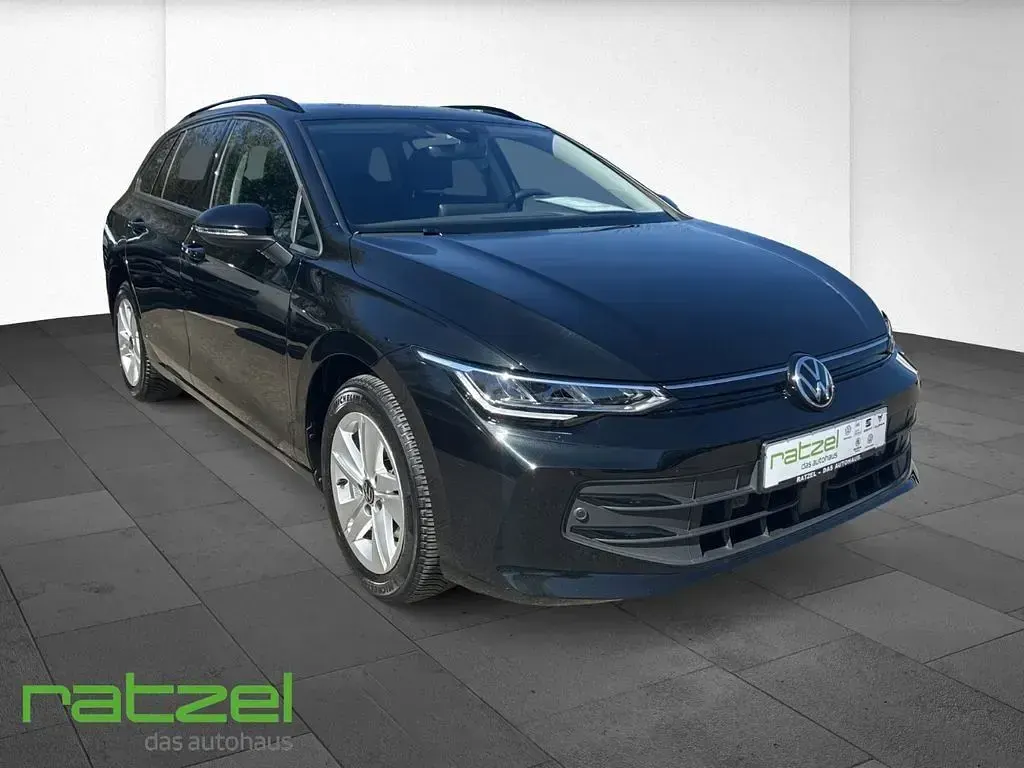Gebraucht VW Golf VIII Life 116 PS (85 kW) 2025 Schwarz Kombi