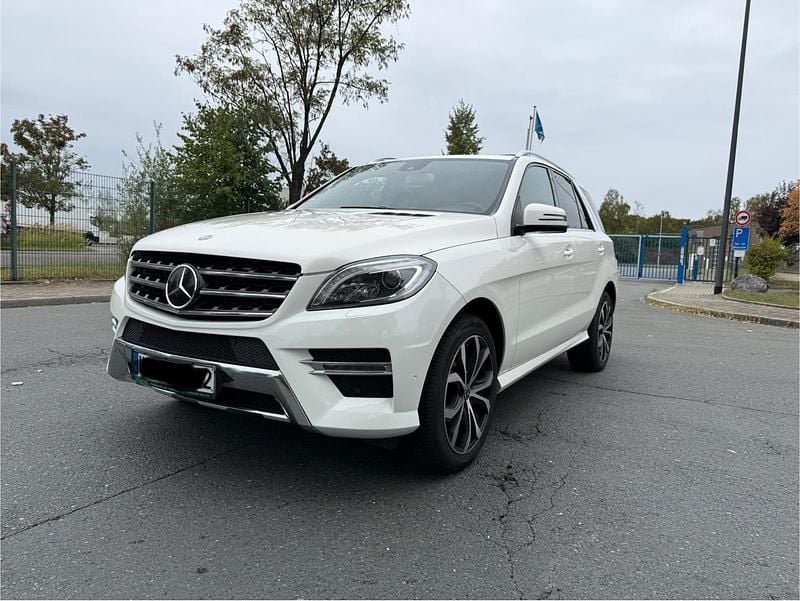 Weiß Gebraucht 2014 Mercedes ML350 AMG line SUV | 20.999 € (Guter Preis) - Bild 1/4