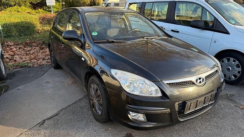 Gebraucht Hyundai i30 Comfort 116 PS (85 kW) 2008 Schwarz Limousine